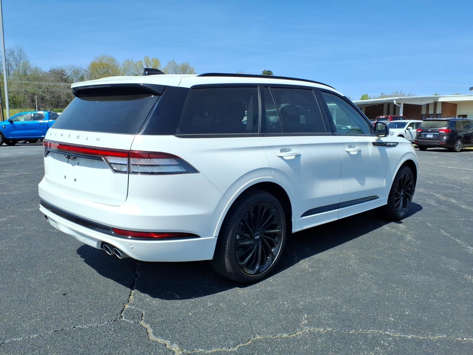 Used 2025 Lincoln Aviator Reserve w/ Equipment Group 201A image 8
