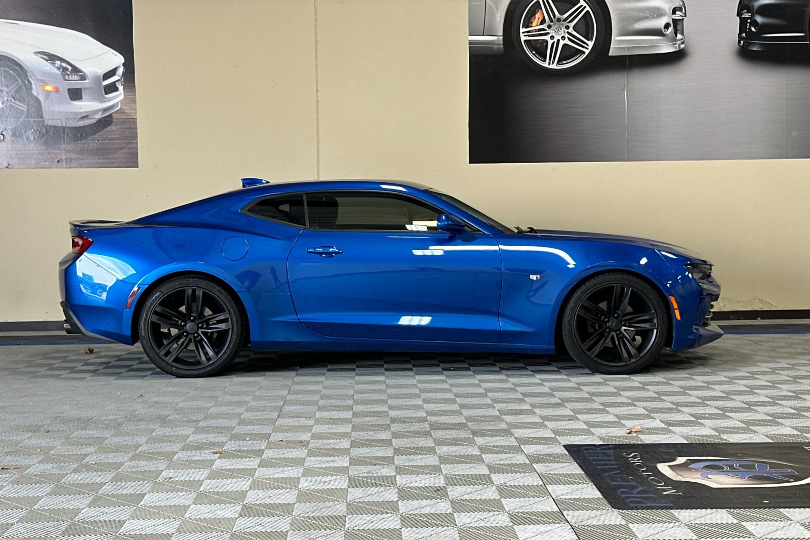 Used 2016 Chevrolet Camaro LT RWD image 3