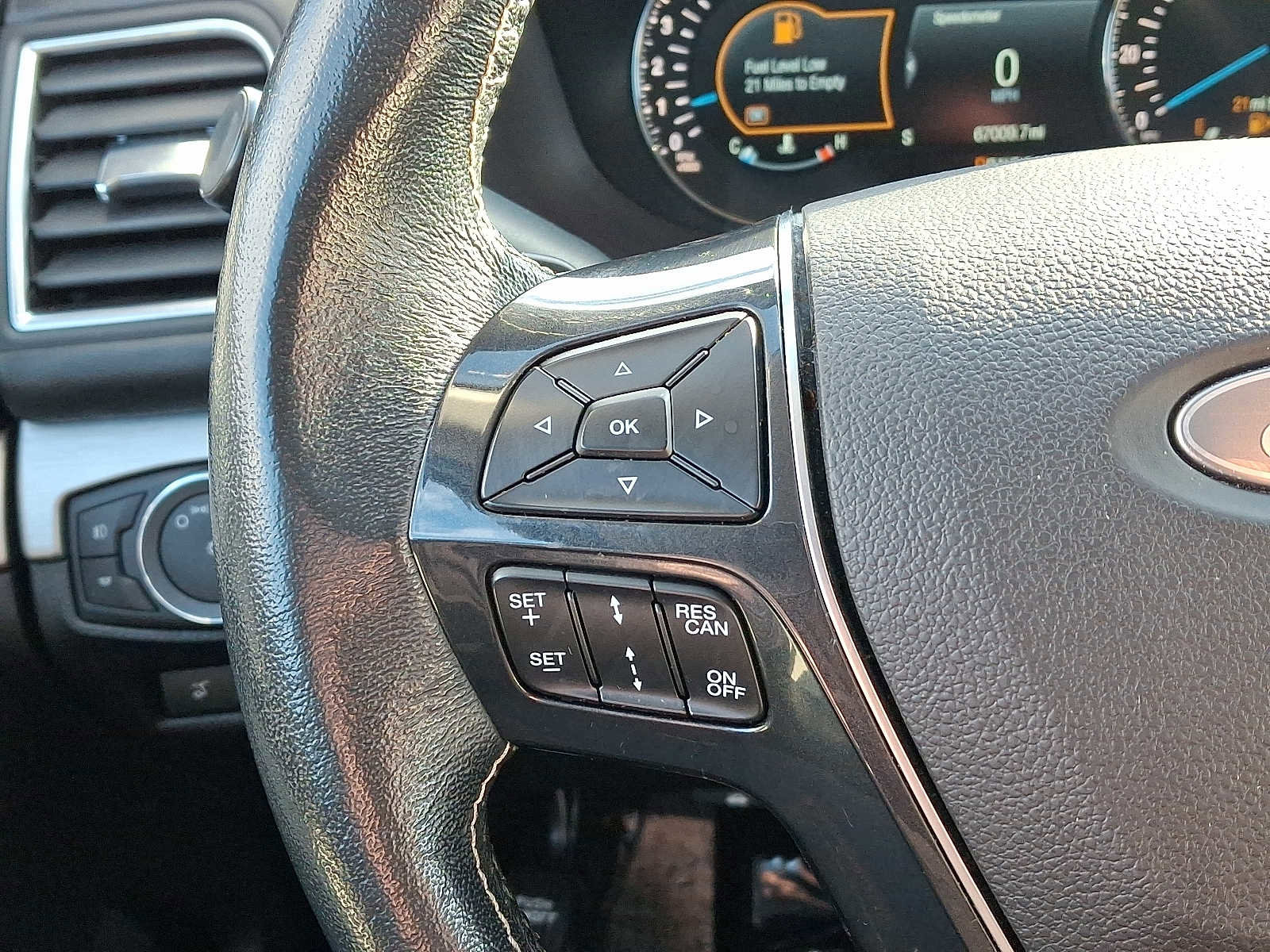 Certified 2018 Ford Explorer Platinum image 22