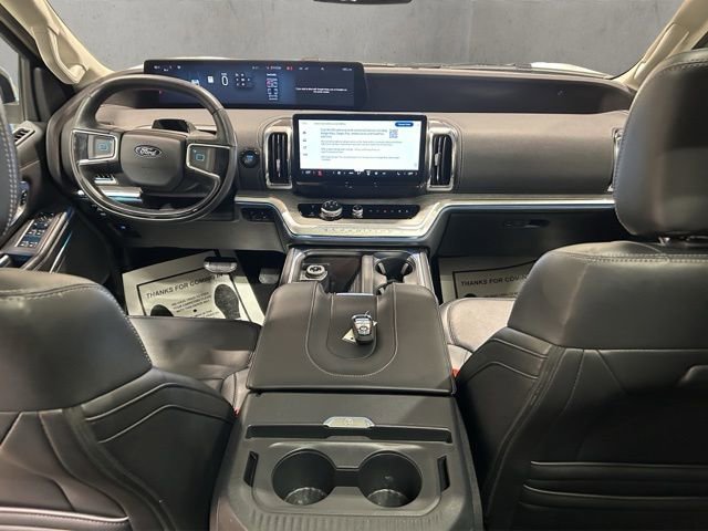 Used 2025 Ford Expedition Platinum AWD/4WD image 2