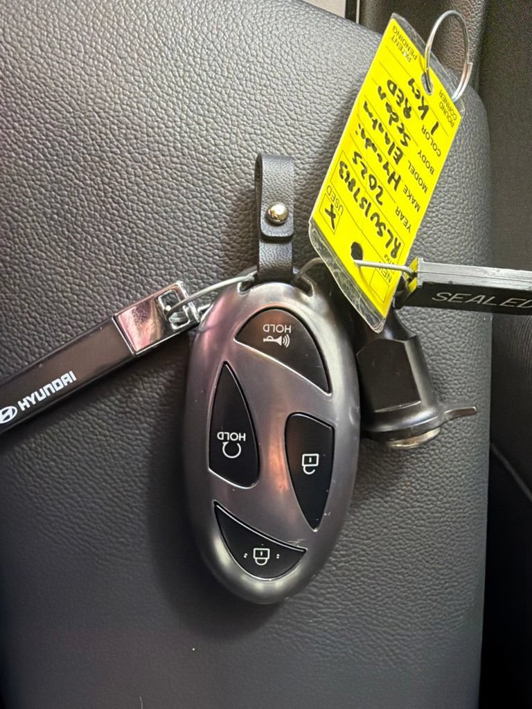 Certified 2025 Hyundai Elantra Hybrid FWD image 32