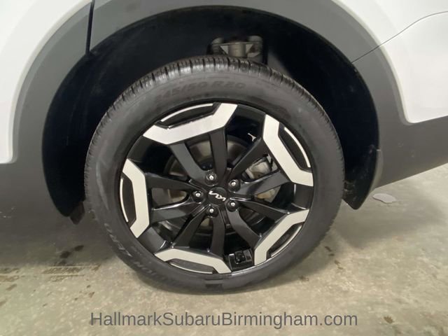 Used 2024 Kia Telluride EX w/ EX Captain's Chair Package image 8