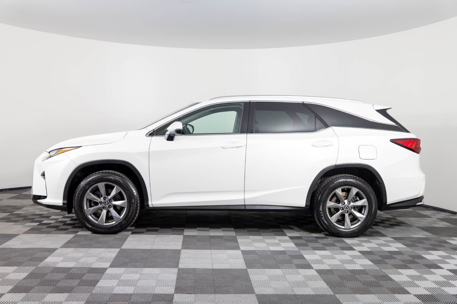 Used 2018 Lexus RX 350L Luxury image 3