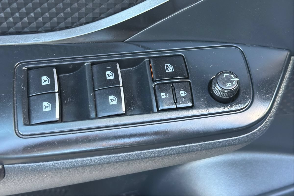 Used 2018 Toyota C-HR XLE FWD image 32