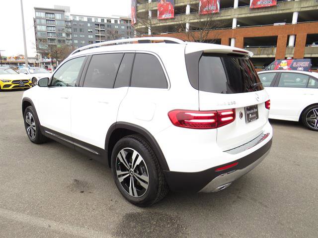 Used 2025 Mercedes-Benz GLB 250 4MATIC image 2