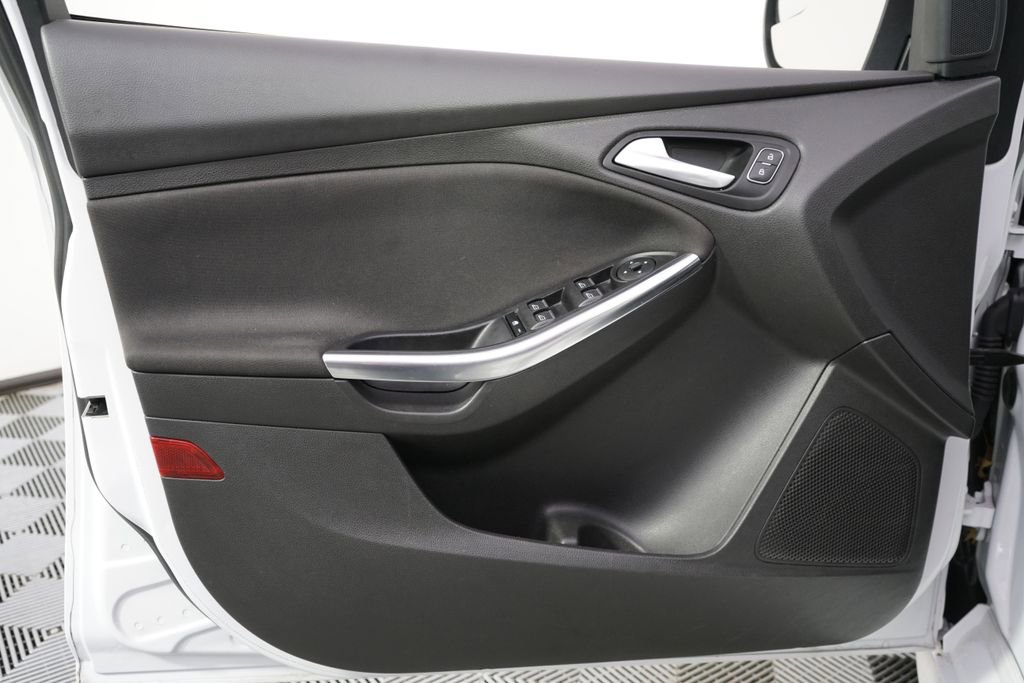 Used 2018 Ford Focus ST w/ Equipment Group 401A FWD image 22