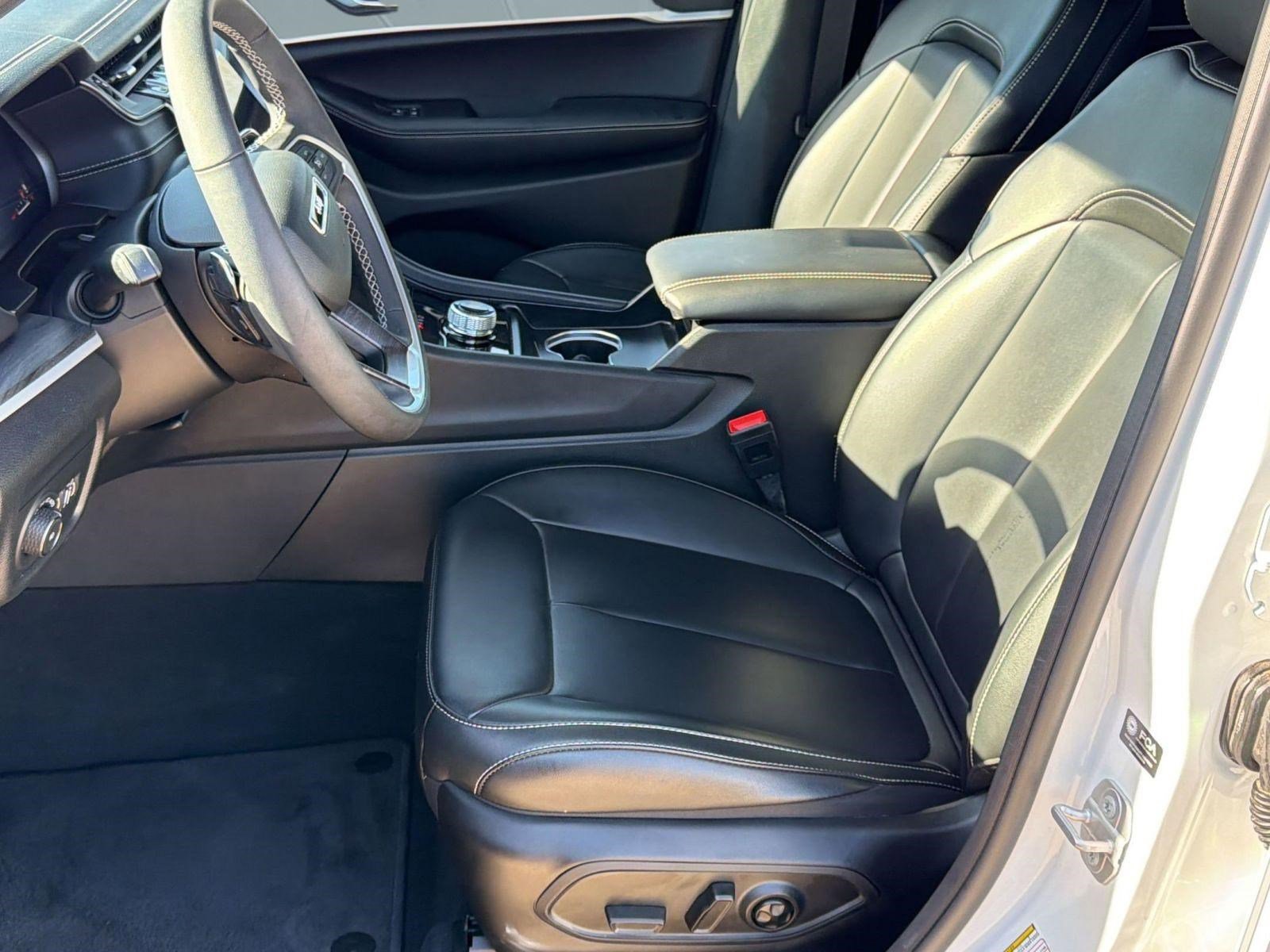 Used 2025 Jeep Grand Cherokee Limited image 4