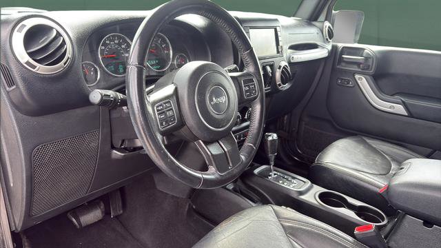 Used 2017 Jeep Wrangler Unlimited Sahara w/ Connectivity Group AWD/4WD image 13