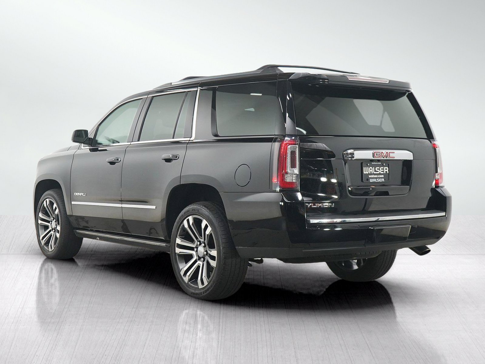Used 2018 GMC Yukon Denali AWD/4WD image 3