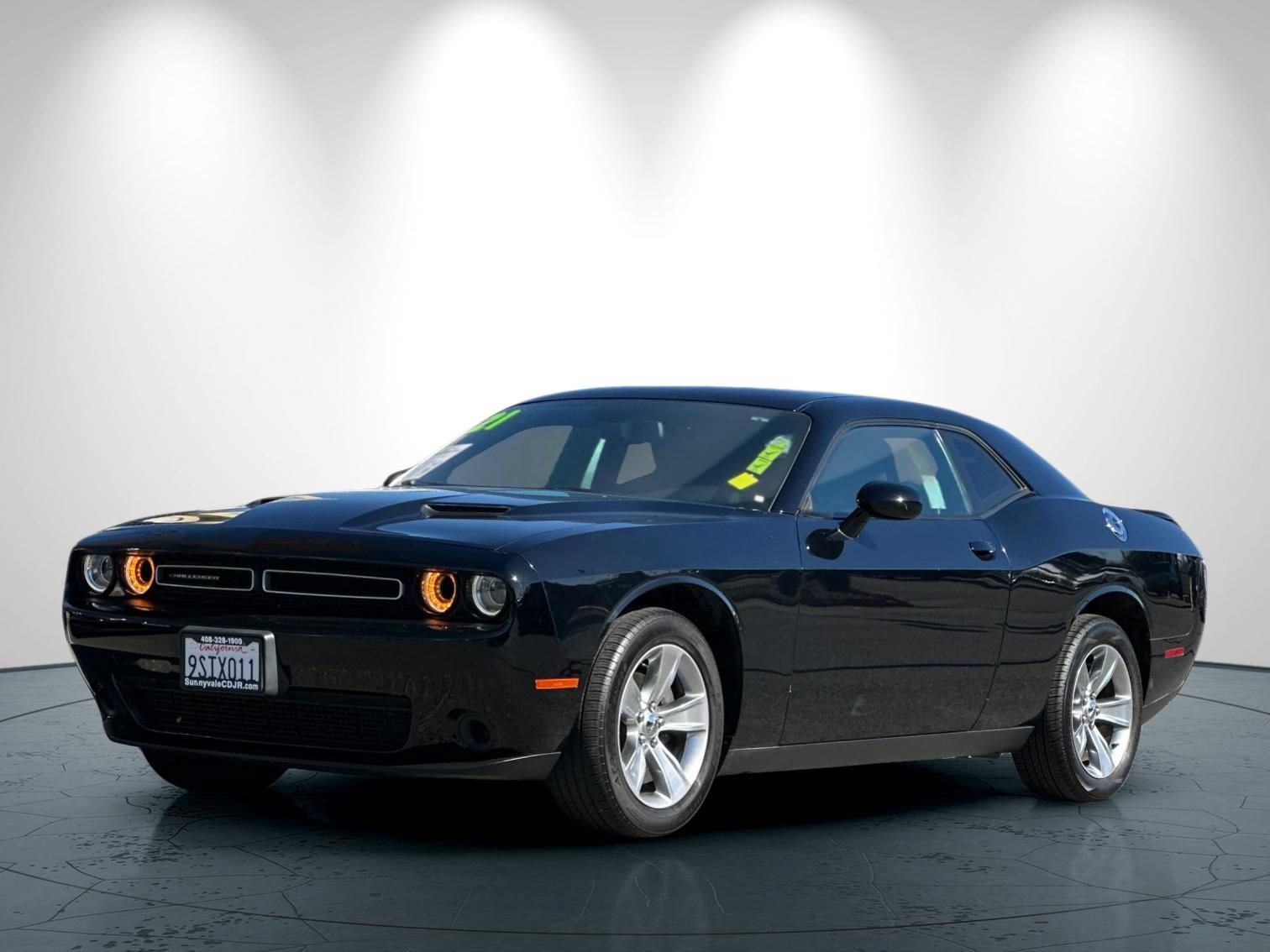 Used 2021 Dodge Challenger SXT RWD image 8