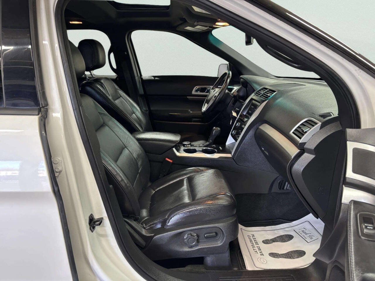 Used 2015 Ford Explorer XLT w/ Equipment Group 202B AWD/4WD image 28