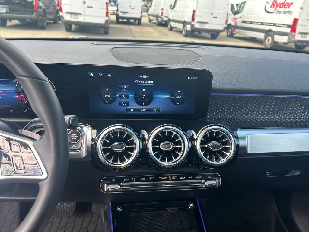 Used 2026 Mercedes-Benz GLB 250 4MATIC image 17