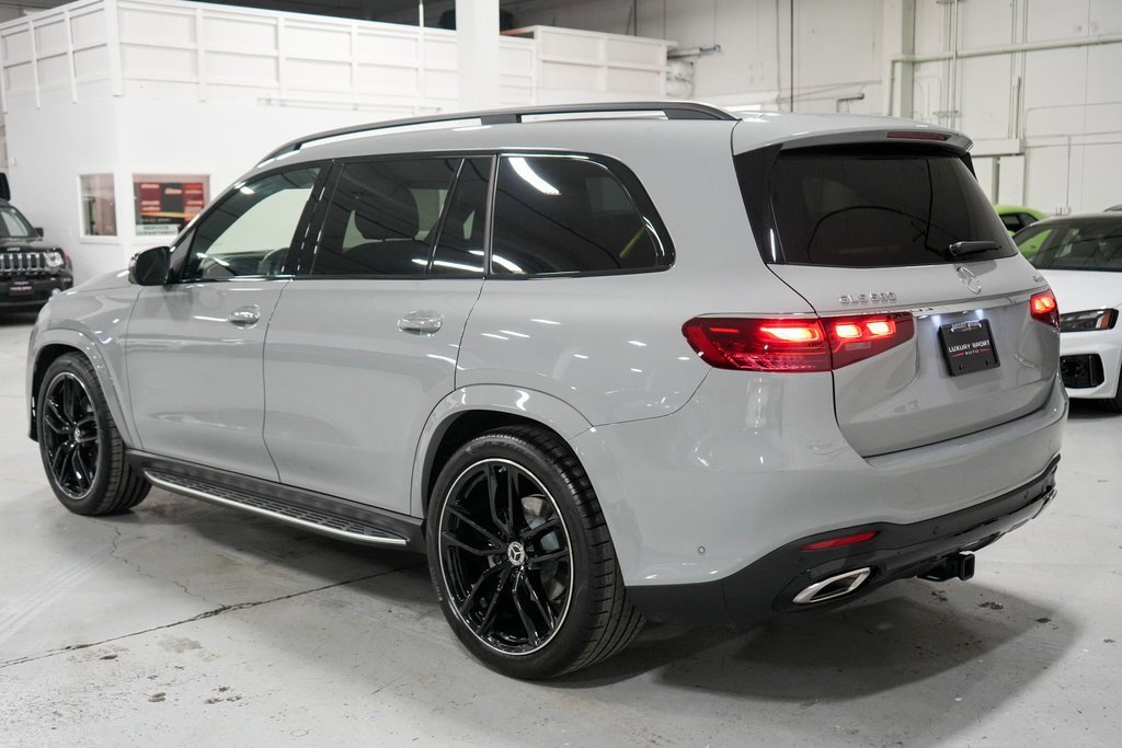 Used 2024 Mercedes-Benz GLS 580 4MATIC image 3