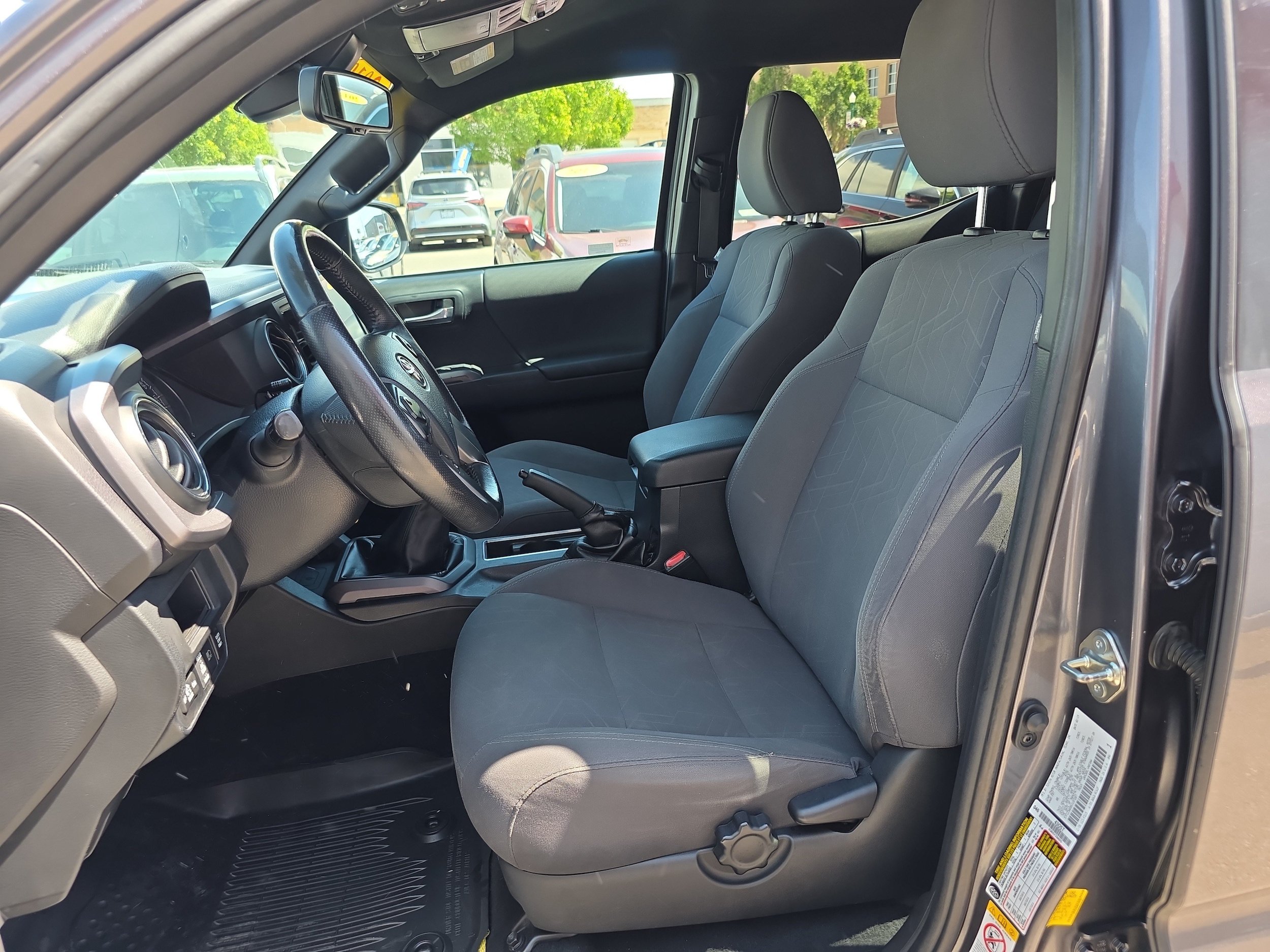 Used 2019 Toyota Tacoma TRD Off-Road w/ Technology Package AWD/4WD image 11