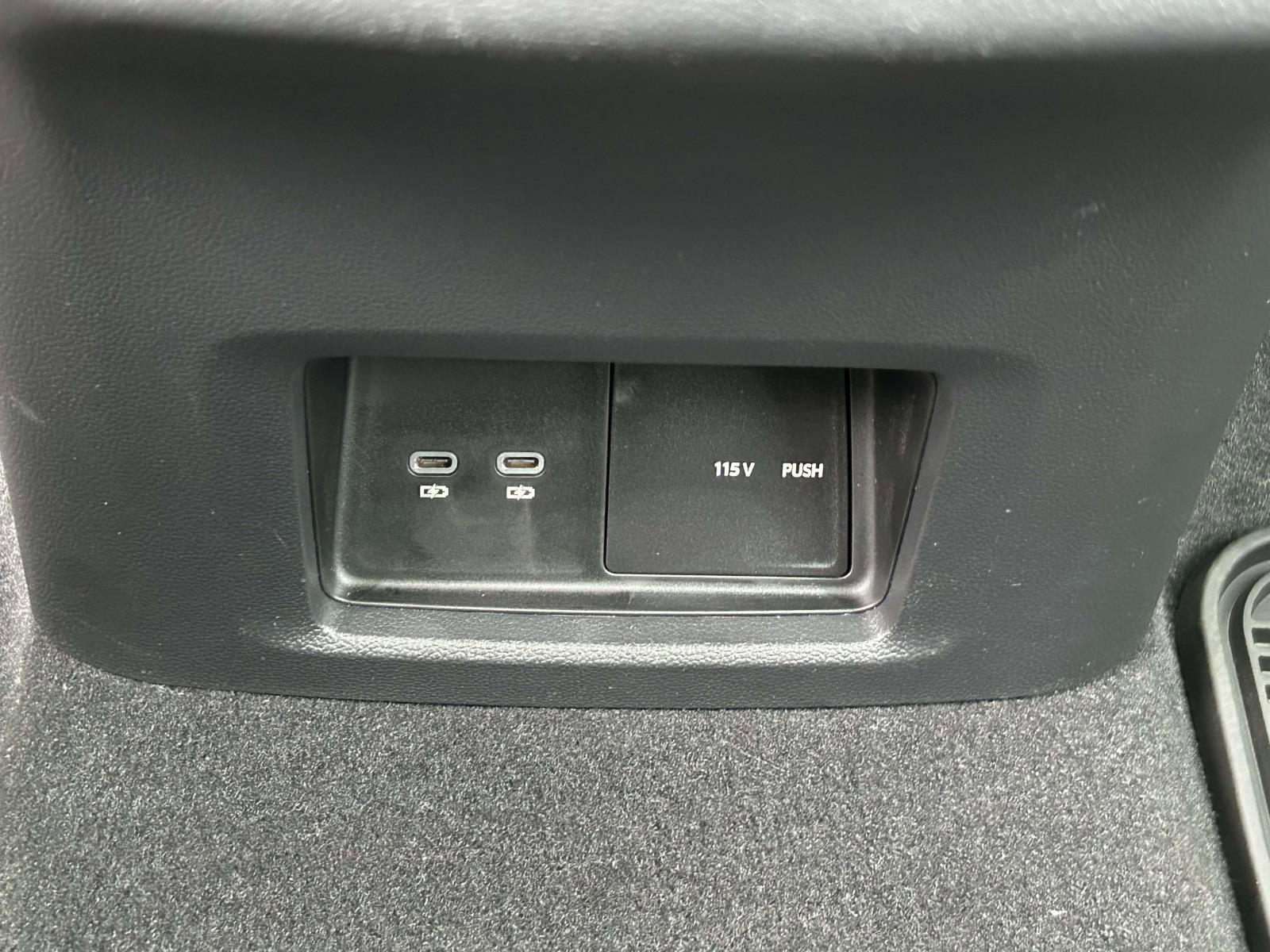 Used 2025 Volkswagen Atlas SEL image 17