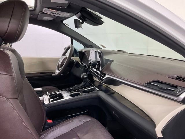 Used 2023 Toyota Sienna Platinum AWD/4WD image 28