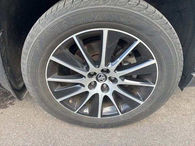 Used 2018 Toyota Highlander SE image 3