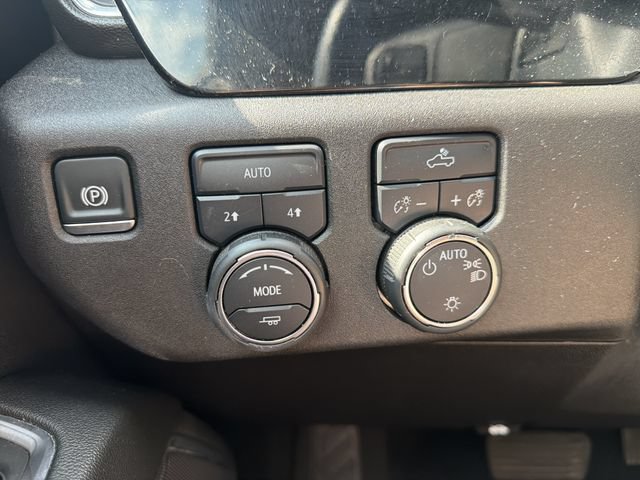 Used 2025 Chevrolet Silverado 1500 LT AWD/4WD image 35