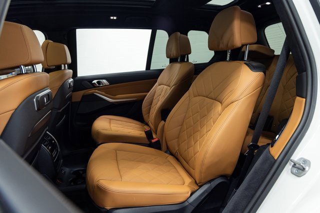 Used 2023 BMW X7 xDrive40i w/ M Sport Package image 23