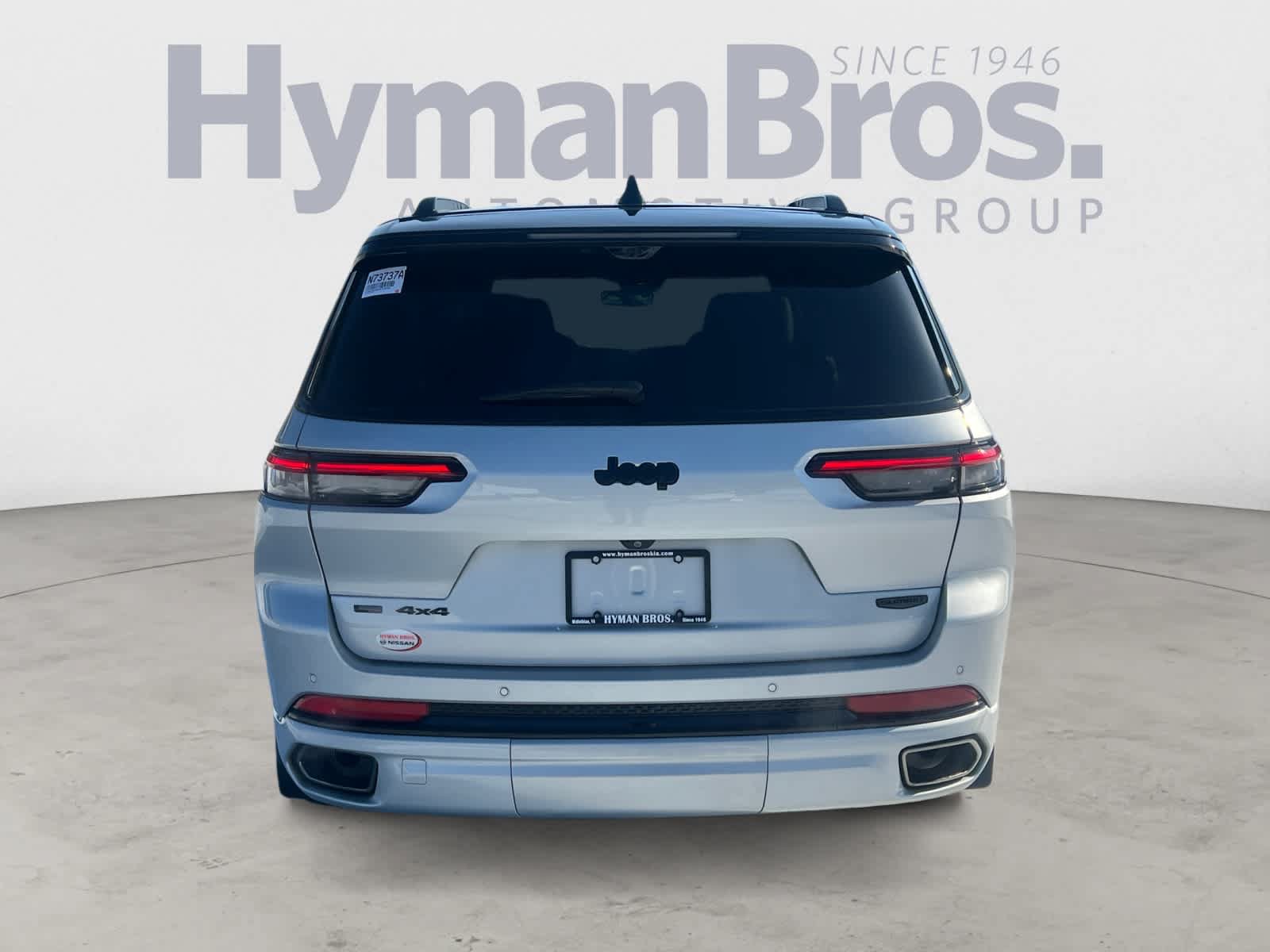 Used 2023 Jeep Grand Cherokee L Summit AWD/4WD image 4