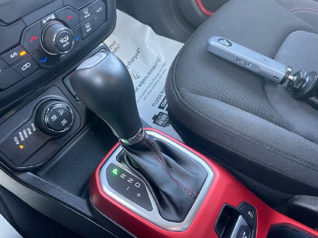Used 2020 Jeep Renegade Trailhawk AWD/4WD image 15