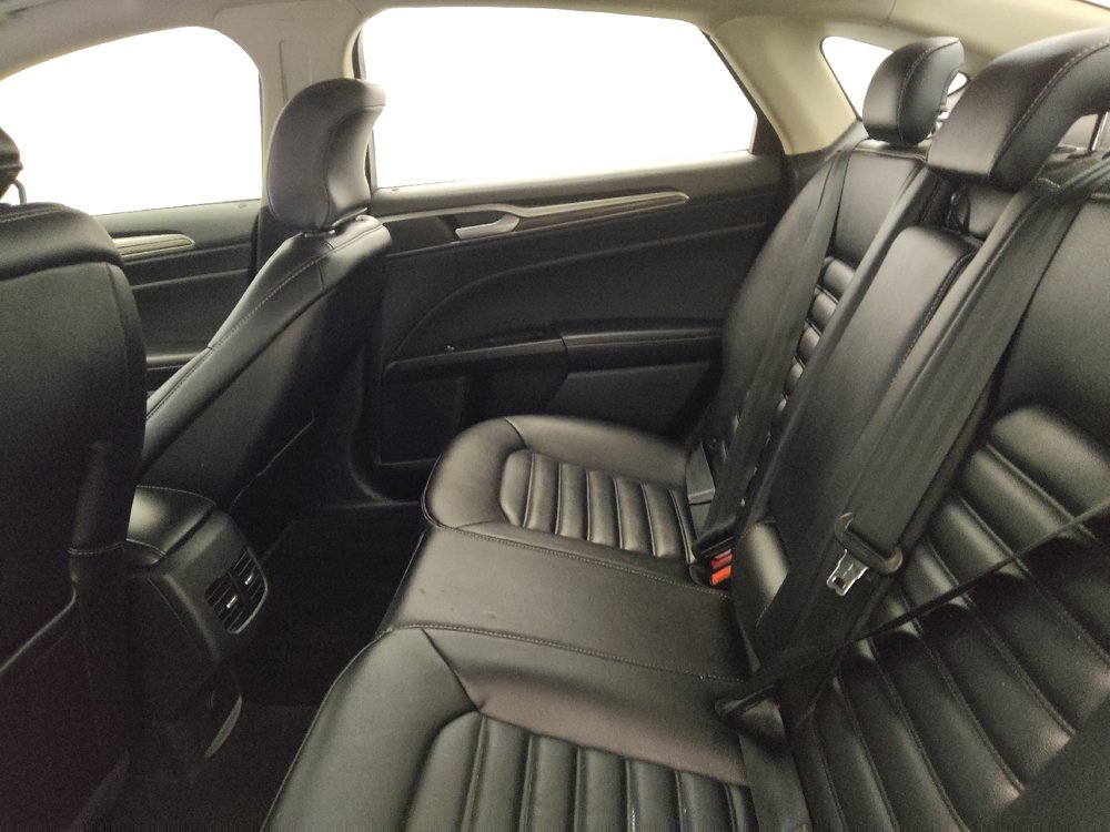 Used 2019 Ford Fusion SEL FWD image 18