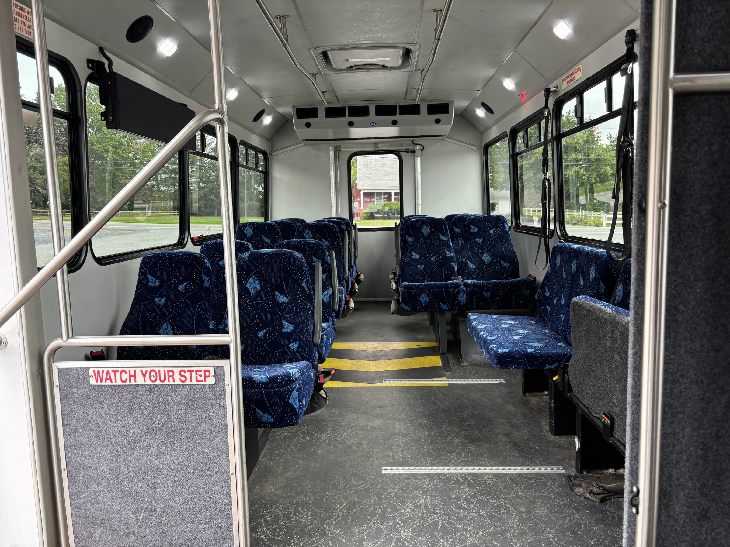 Used 2015 Chevrolet Express 4500 w/ Shuttle Bus Package RWD image 19