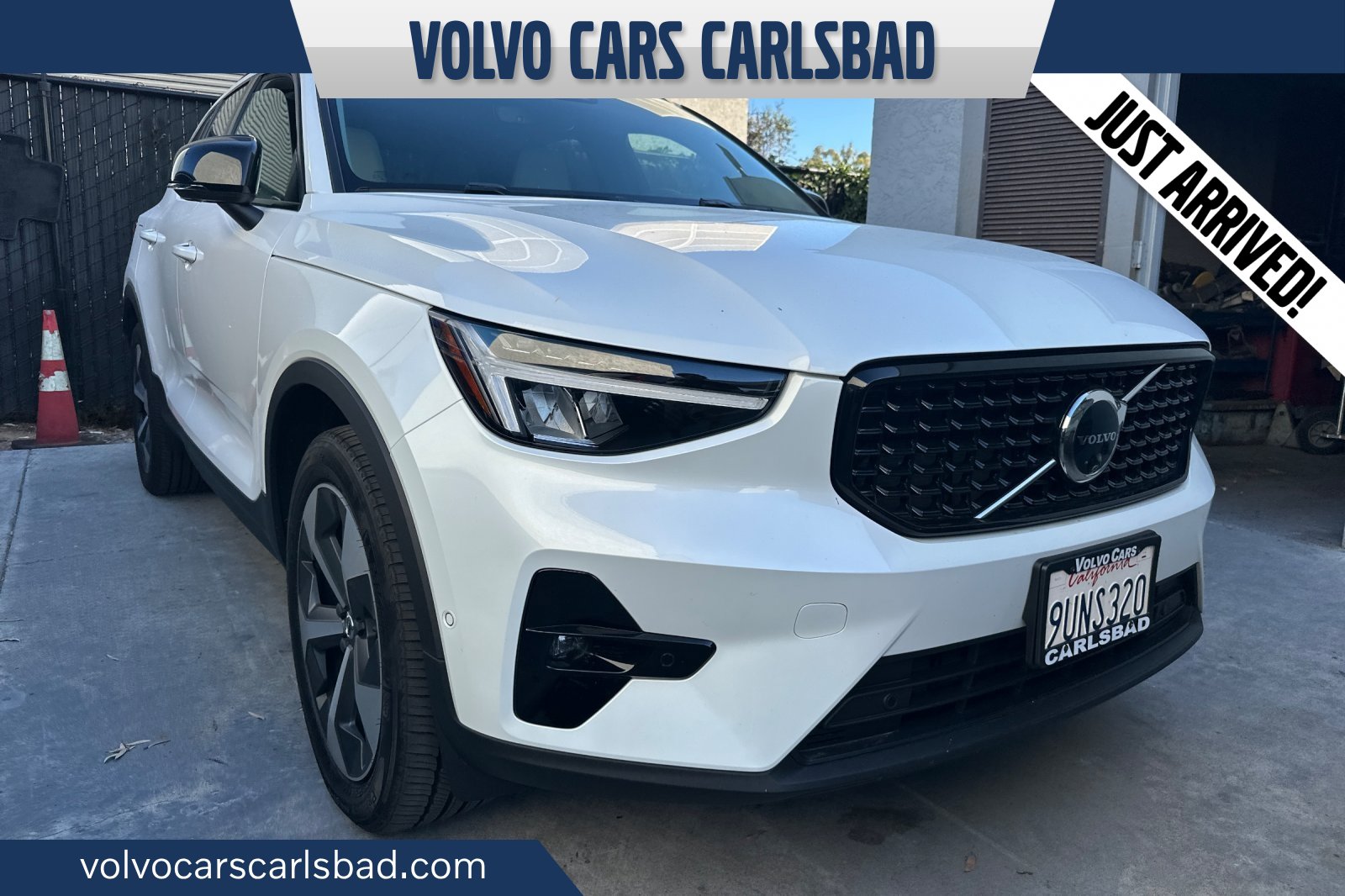 Certified 2025 Volvo XC40 B5 Plus AWD/4WD video 1