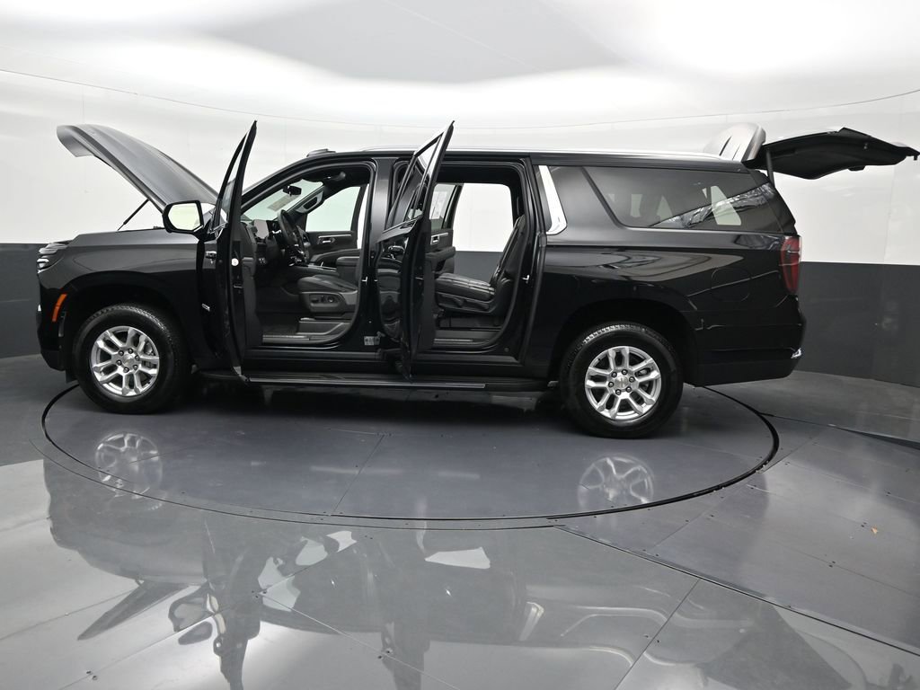 Used 2025 Chevrolet Suburban LT image 38