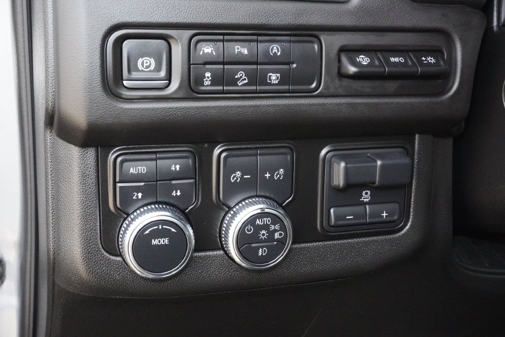 Used 2024 GMC Yukon AT4 w/ Technology Package AWD/4WD image 25