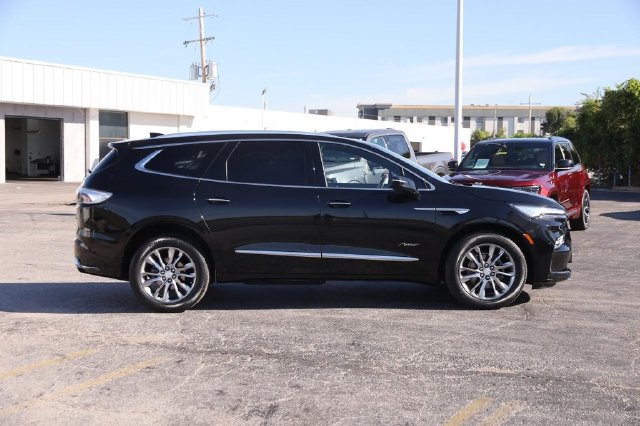 Used 2022 Buick Enclave Avenir w/ Avenir Technology Package AWD/4WD image 5