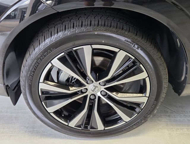 Certified 2025 Volvo XC60 B5 Plus image 25