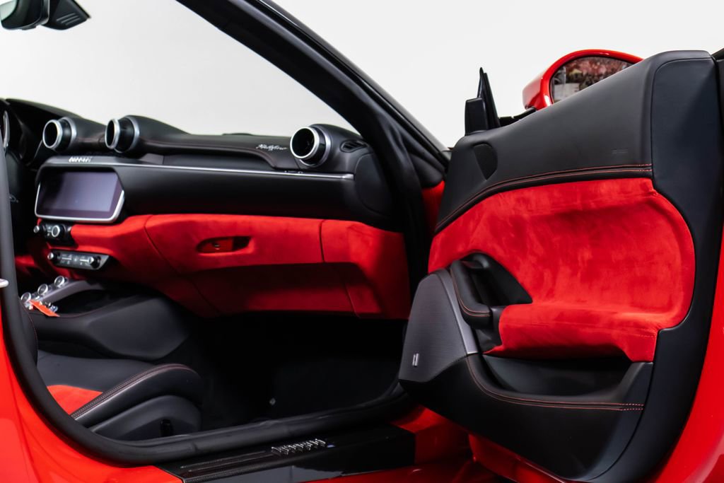 Used 2019 Ferrari Portofino RWD image 47