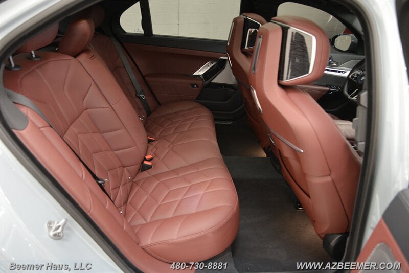 Used 2025 BMW 750e xDrive w/ Premium Package AWD/4WD image 23