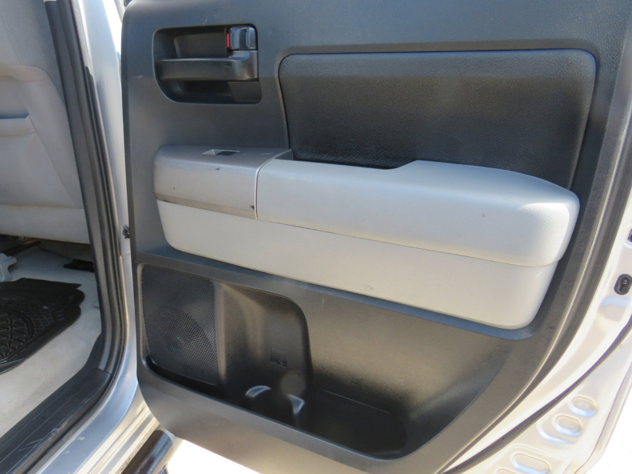 Used 2011 Toyota Tundra 4x4 Double Cab w/ Tow Pkg image 34