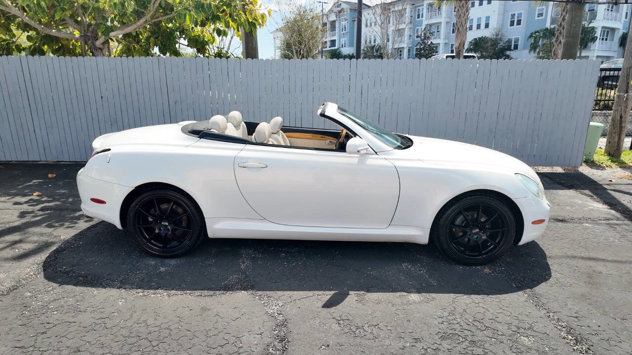 Used 2004 Lexus SC 430 Convertible image 2