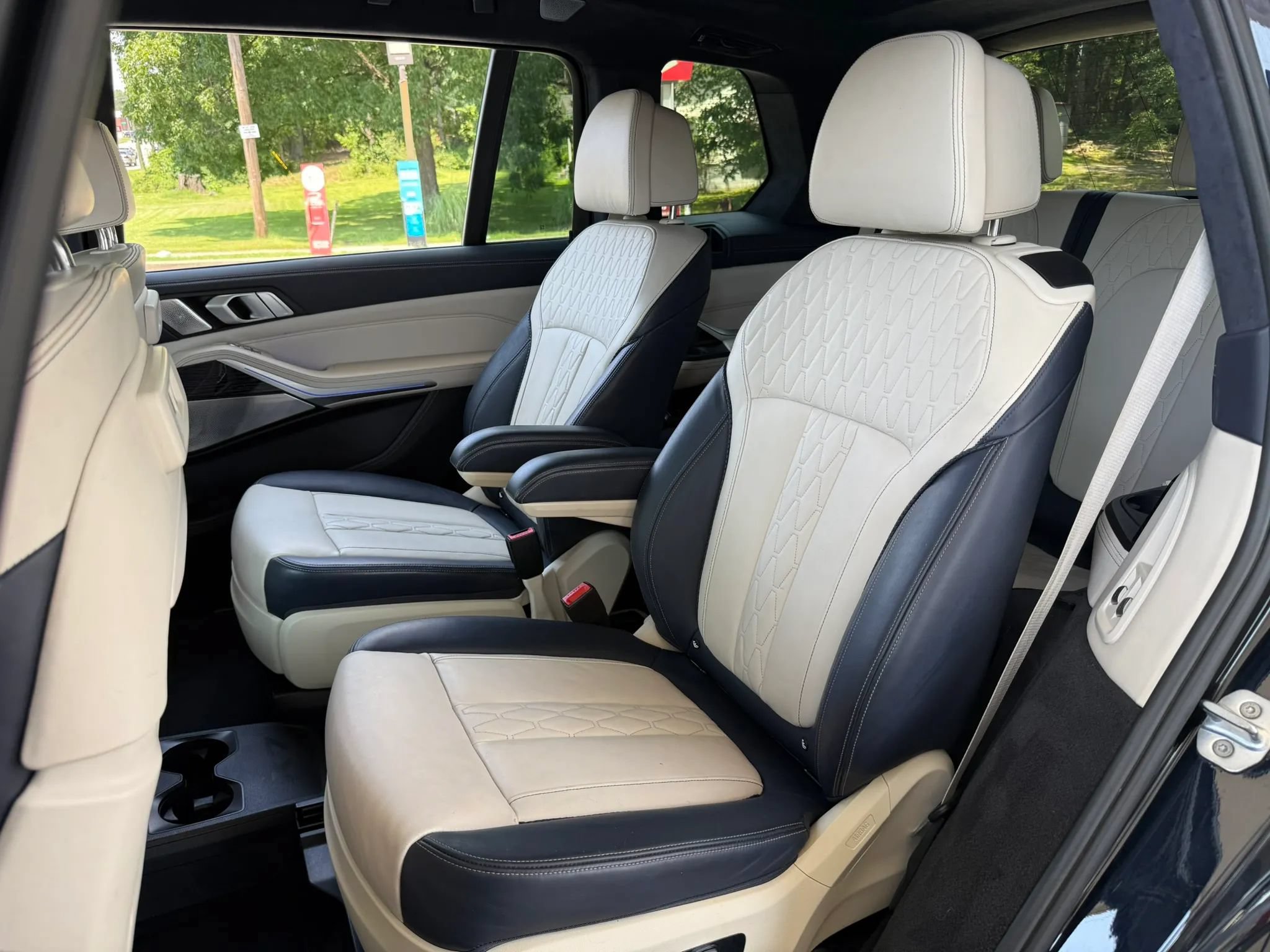 Used 2019 BMW X7 xDrive50i w/ M Sport Package AWD/4WD image 28