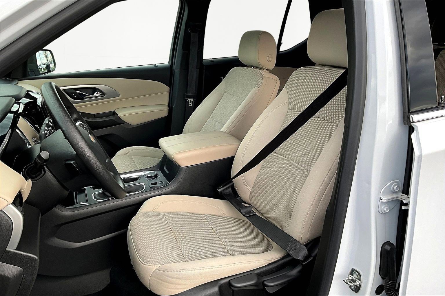 Used 2023 Chevrolet Traverse LS image 22