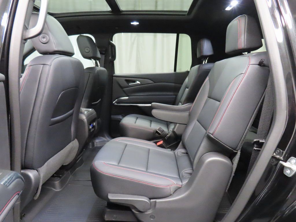 Used 2025 Chevrolet Traverse Z71 image 10