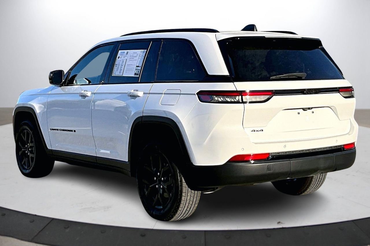 Certified 2025 Jeep Grand Cherokee Altitude AWD/4WD image 7