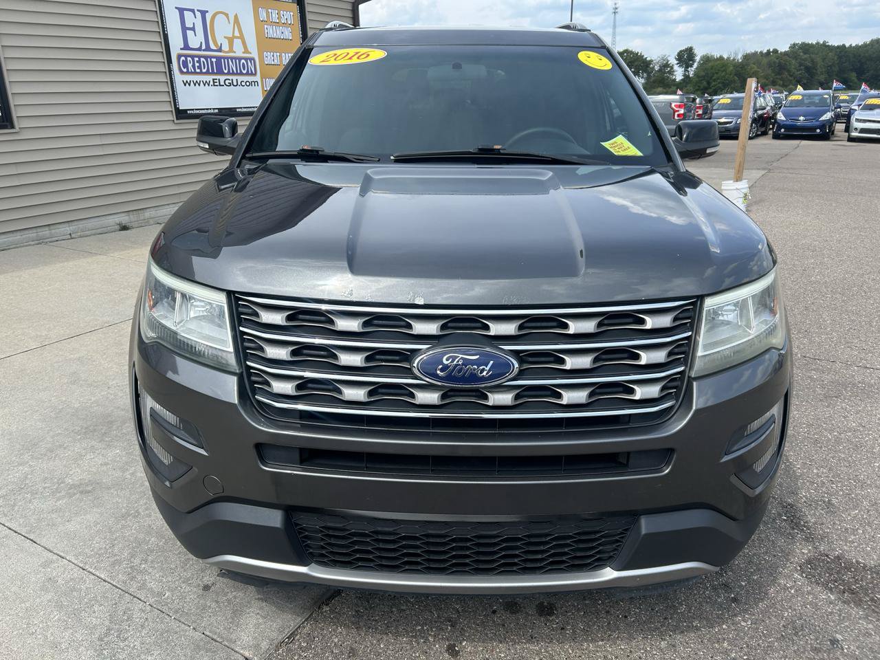 Used 2016 Ford Explorer XLT AWD/4WD image 2