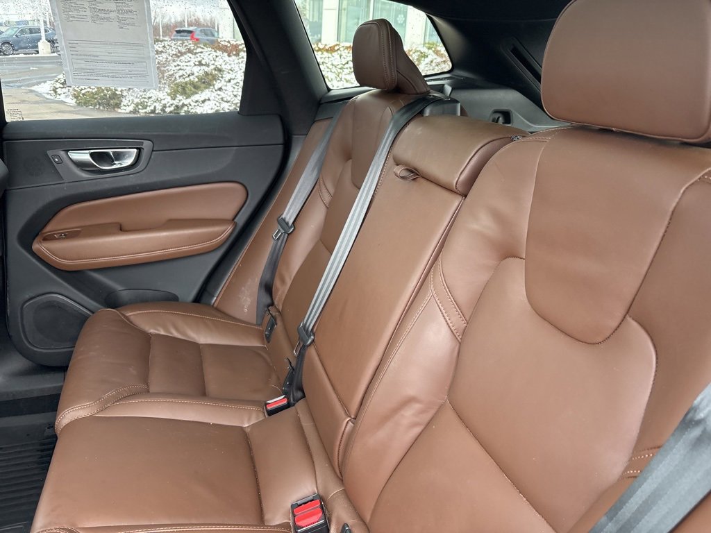 Certified 2024 Volvo XC60 B5 Ultimate w/ Protection Package Premier image 33