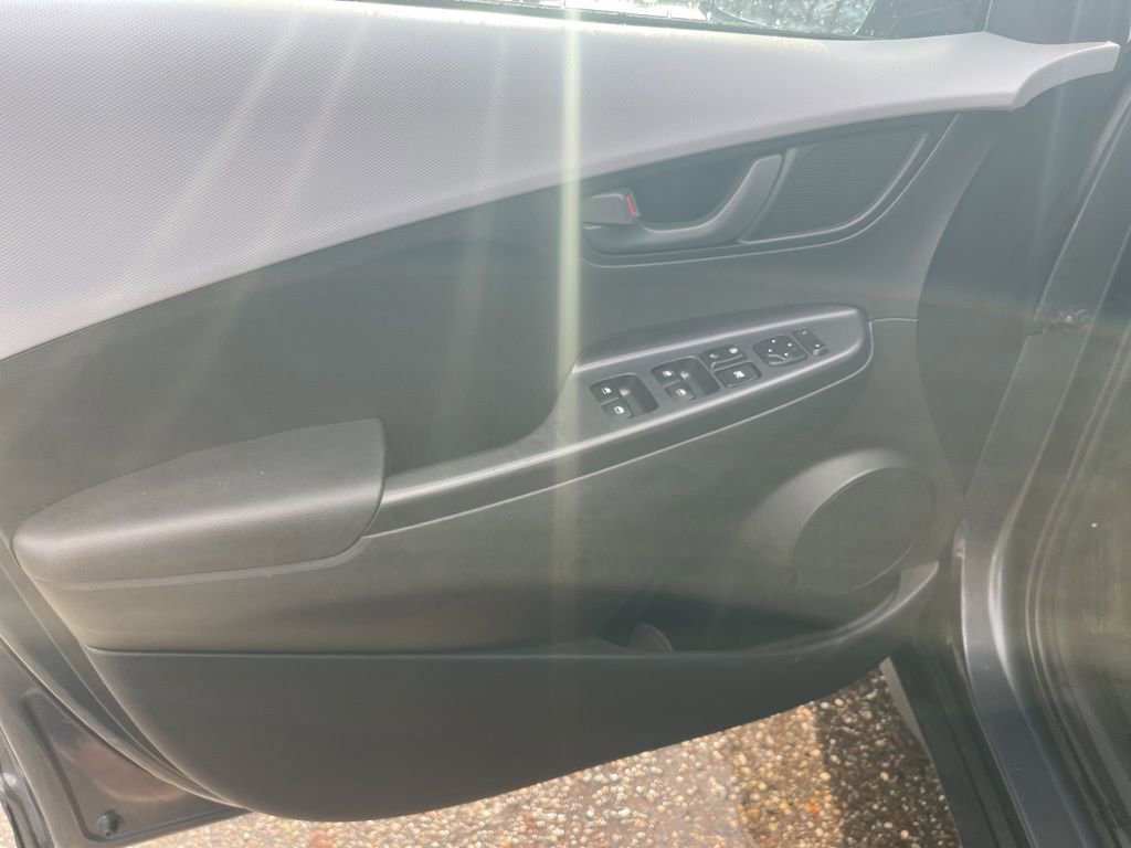 Used 2018 Hyundai Kona SEL w/ SEL Tech Package 02 image 11