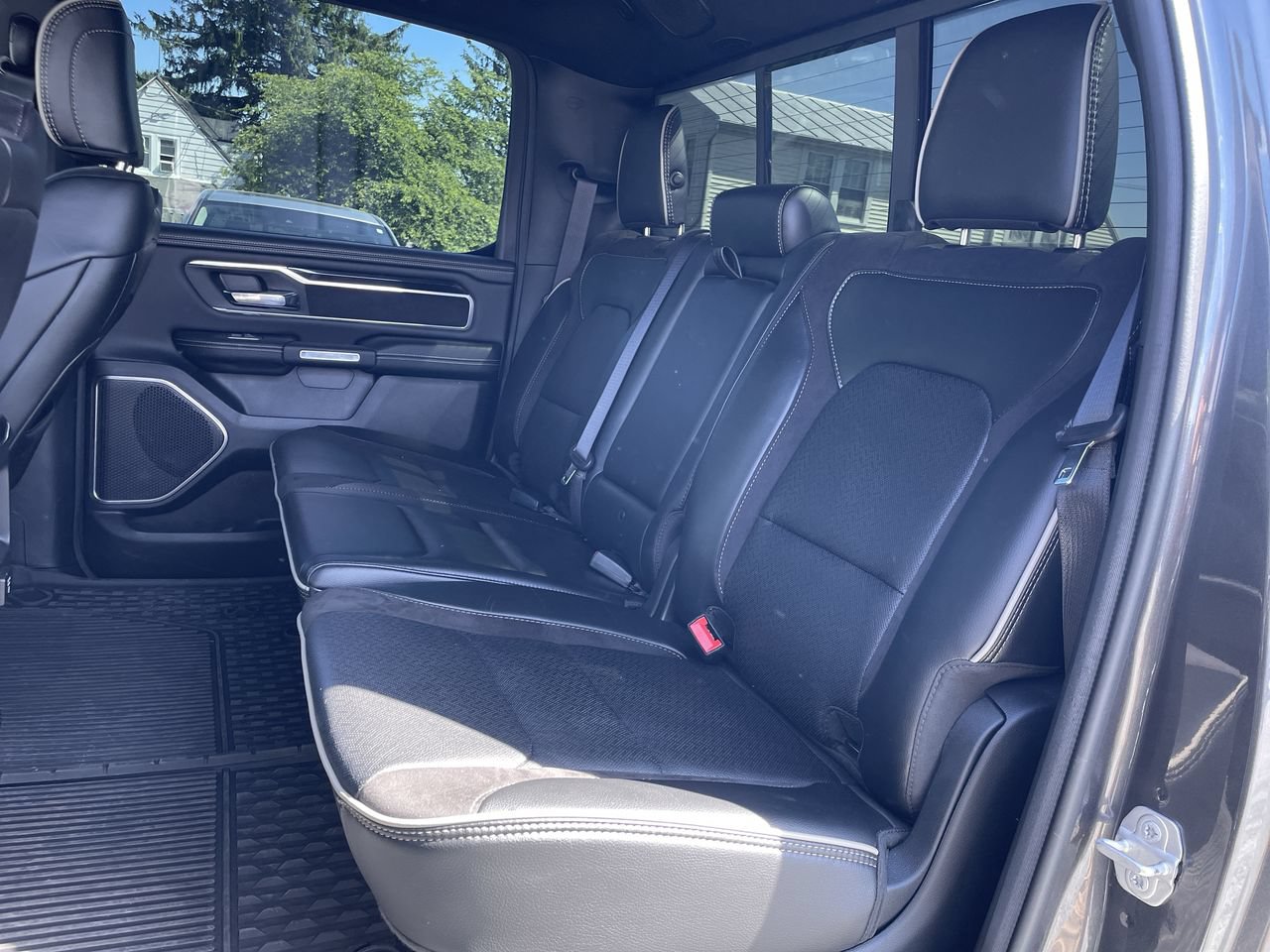 Used 2022 RAM 1500 Laramie w/ Sport Appearance Package AWD/4WD image 19