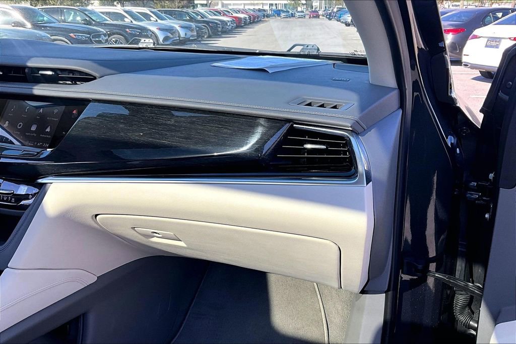 Used 2023 Cadillac XT6 Premium Luxury w/ Technology Package image 23