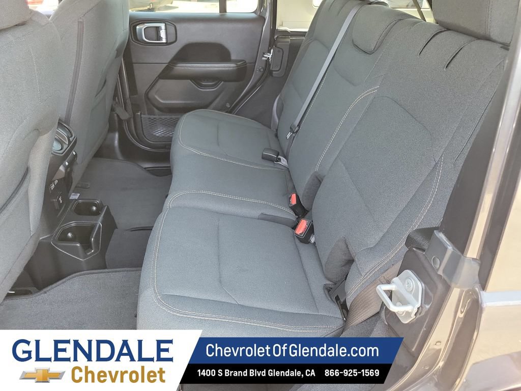 Used 2025 Jeep Wrangler Unlimited Sahara AWD/4WD image 21
