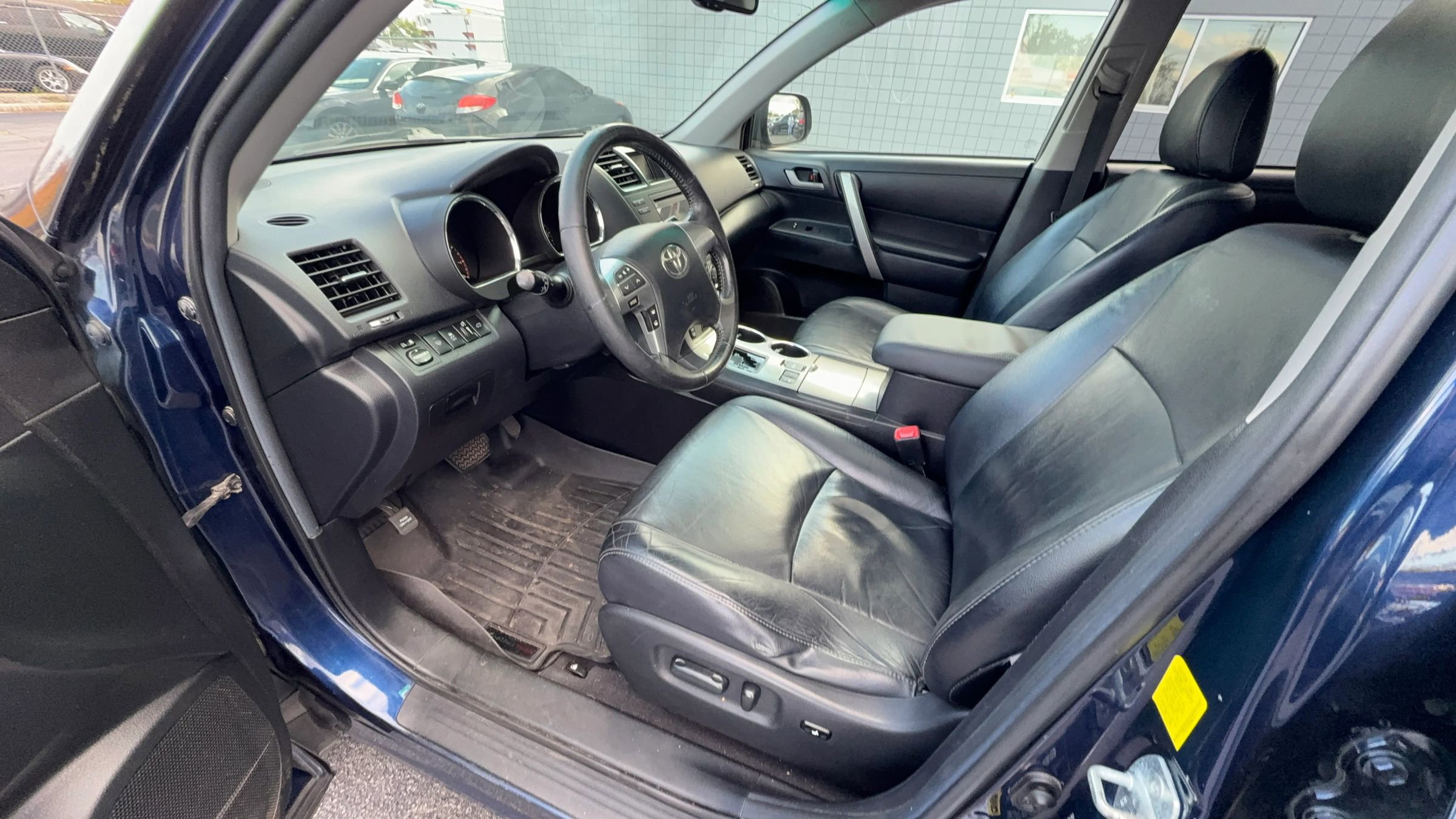 Used 2011 Toyota Highlander SE image 11