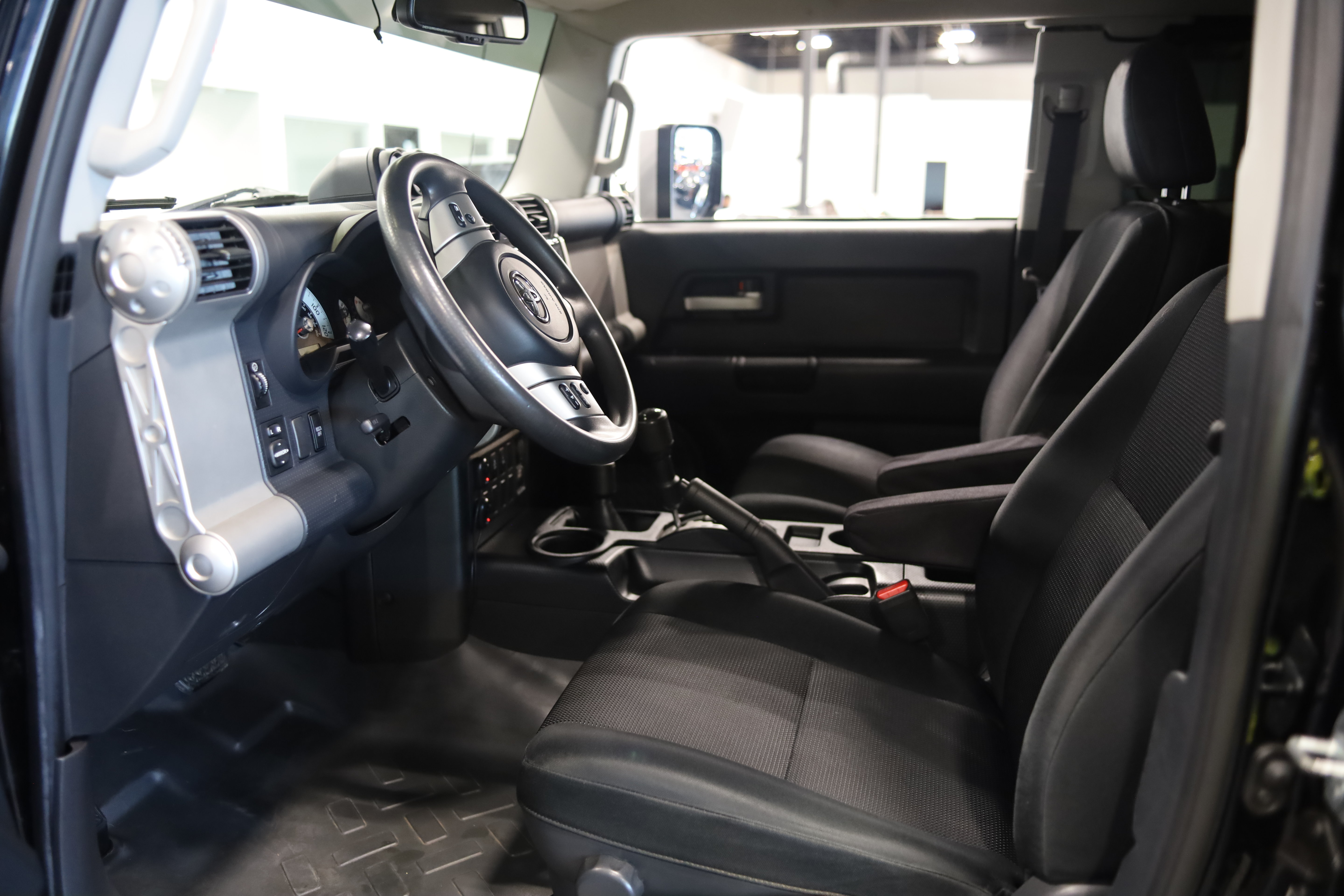 Used 2012 Toyota FJ Cruiser 4WD w/ Convenience Pkg image 16