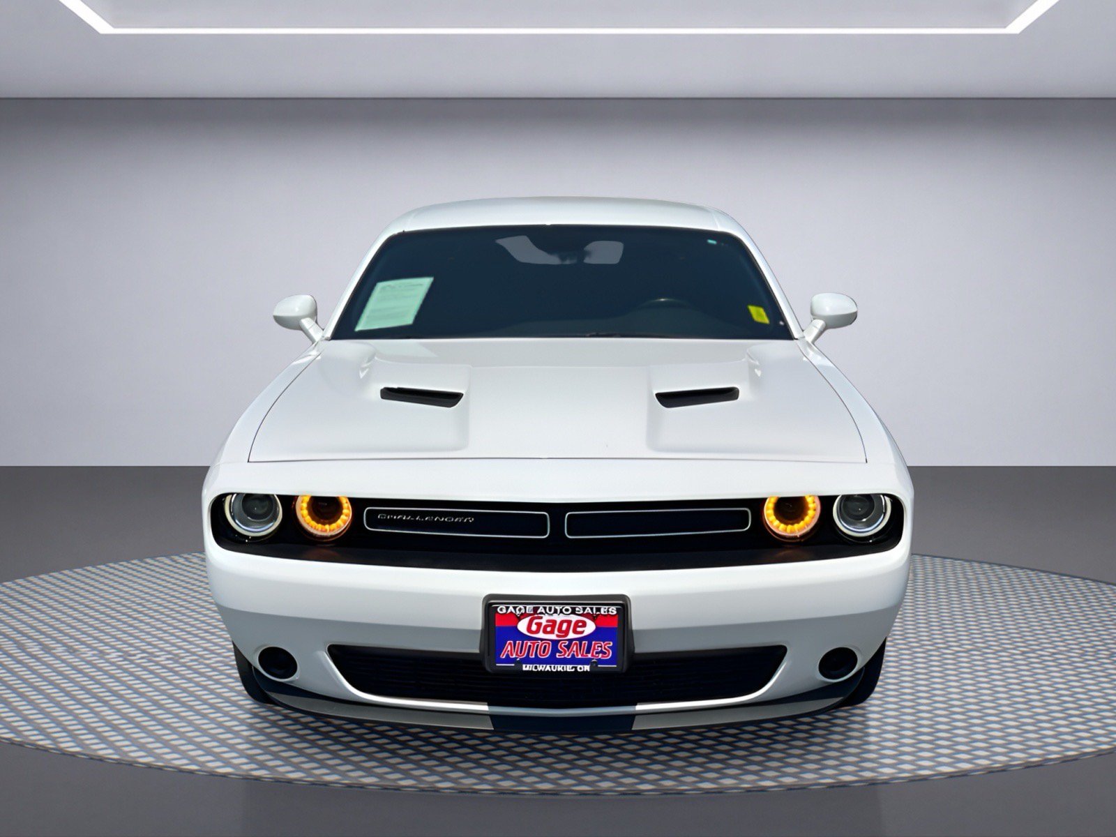 Used 2021 Dodge Challenger SXT RWD image 9