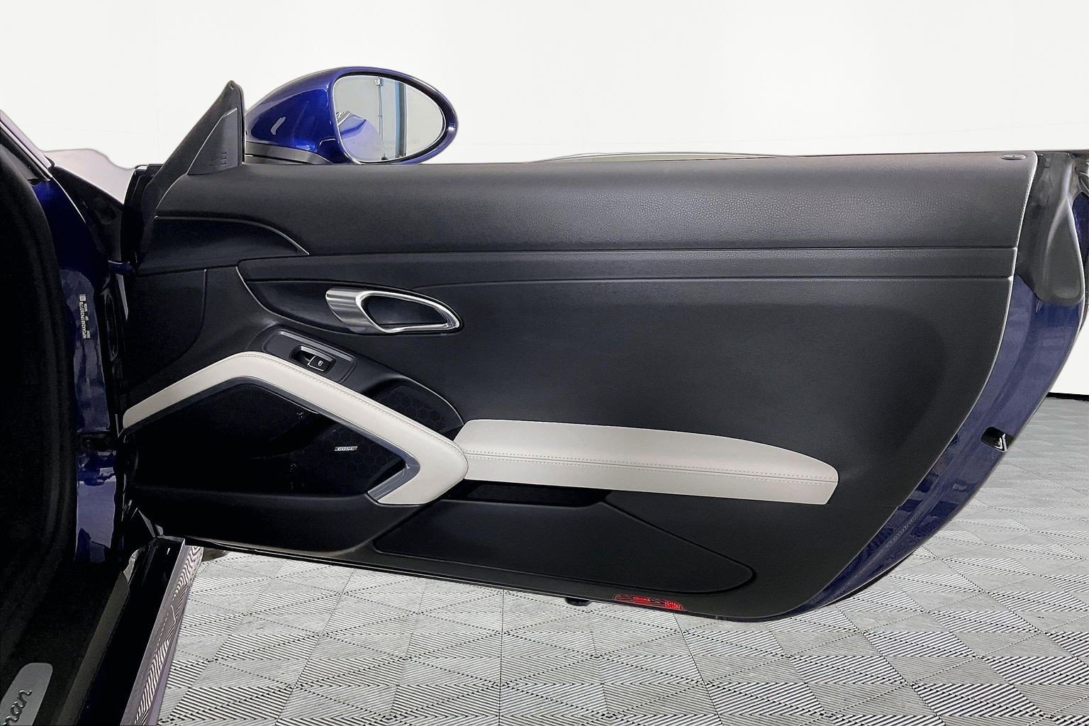 Used 2023 Porsche 718 Cayman RWD image 23